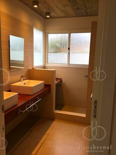 Imagen 12 de 16 de Casa De Dormitorios Y Piscina En Pinares, Punta Del Este- Ref: 54653