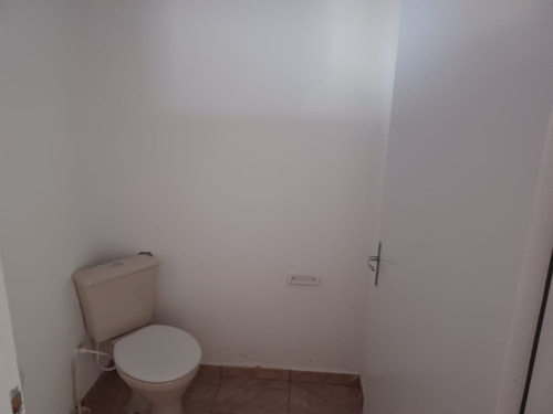 Casa No Interior Com Edícula.