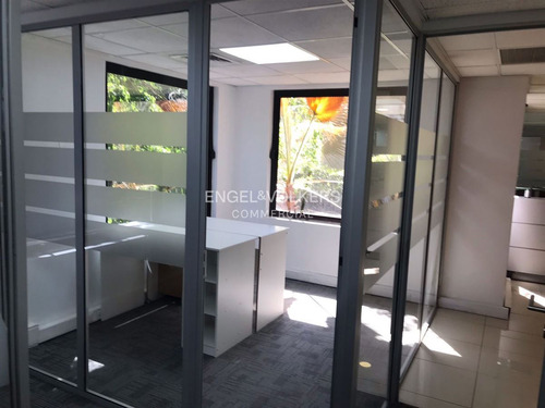 Arriendo Amplisima Oficina Amoblada En Edificio Boutique