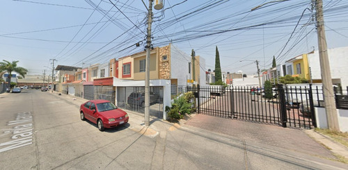 Preciosa Y Amplia Casa, Excelente Ubicación En Fraccionamiento Residencial Parques Del Nilo, Guadalajara. -no Créditos- Jagr