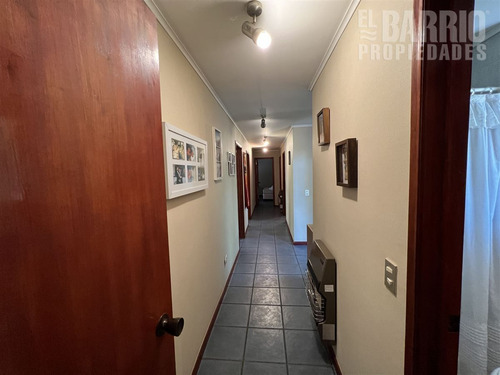 Casa En Venta De 6 Dorm. En Colina