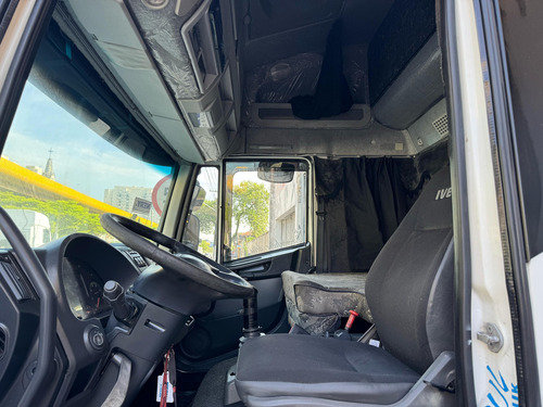 Iveco Tector 240e28s 2012/2013 Baú 8,50 X 2.95