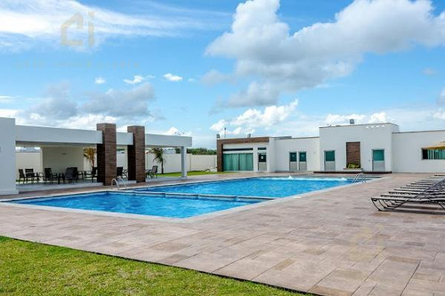 Casa En Venta En Lomas De La Rioja En La Riviera Veracruzana 3 Habitaciones 2.5 Baños