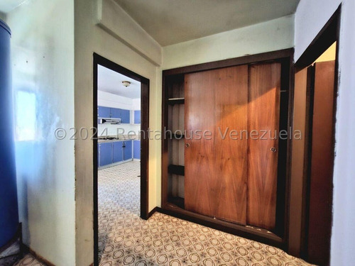 Rent-a-house Vende Amplio Y Lindo Apartamento, Zona Centro De Turmero, Estado Aragua, 25-2295 Gf.