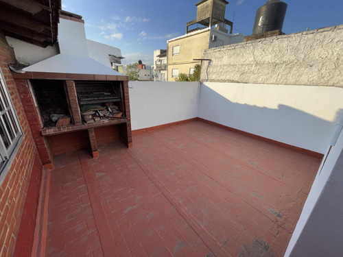 Ph De 3 Ambientes Con Patio Y Parrilla - Villa Dominico