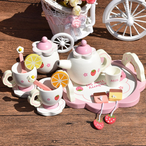 Li Juego De Té De La Tarde De Madera Con Temática De Fresas