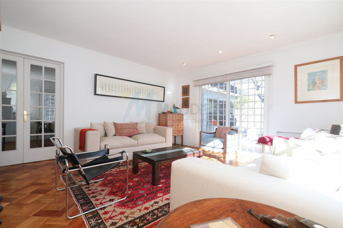 Casa En Venta De 5 Dorm. En Las Condes