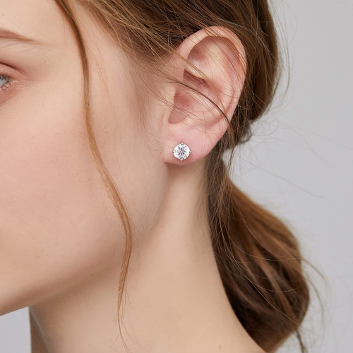 Elegantes Pendientes Stud Para Hombres Con Diamantes De 4 Mm