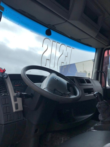 Volvo Vm 220 4x2r 2015