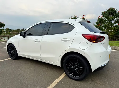 Mazda 2 1.5 Grand Touring Lx blindaje 2