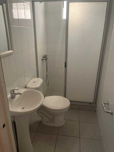 Amplia Casa En Arriendo (80084)
