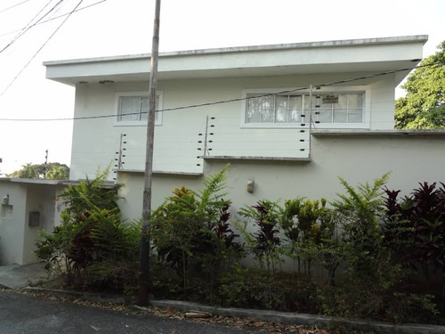 Imagen 1 de 15 de Casa En Venta En Los Guayabitos - Caracas 1730 Metros De Terreno. Negocible