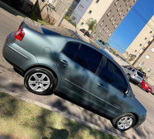 Volkswagen Polo Sedan 2011 1.6 Vht Comfortline Total Flex 4p