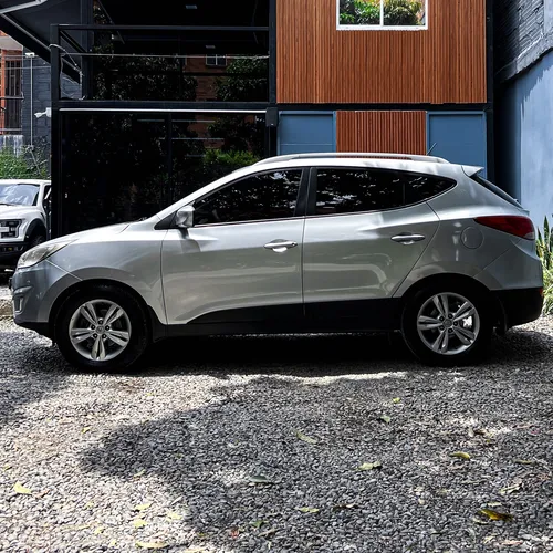 Hyundai TUCSON IX-35 GL 2.0