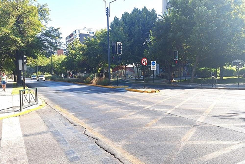 Estupendo Estacionamiento En Los Leones