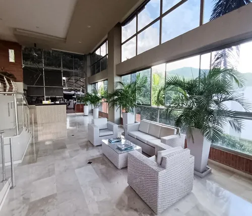 Se Alquila Hermoso Apartamento Duplex En Menga, Quinto Piso Con Ascensor