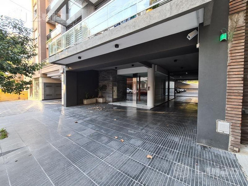 Pola 1100, 2 Ambs Con Balcón Zona Residencial