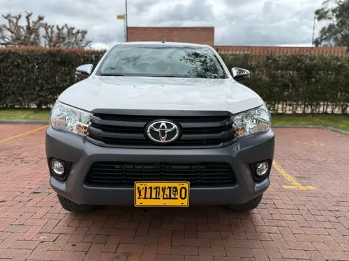 Toyota Hilux 2.7cc Mt 2022