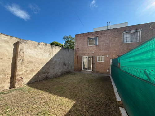 Villa Allende Centro, Alquiler Dúplex Dos Dormitorios, Con Cochera