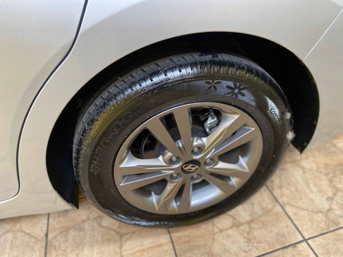 Hyundai Elantra 2.0 16v Flex 4p Automático