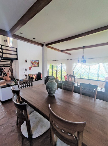 Imagen 7 de 22 de Sensacional Casa Con Amplios Jardines Y Vistas Espectaculares.