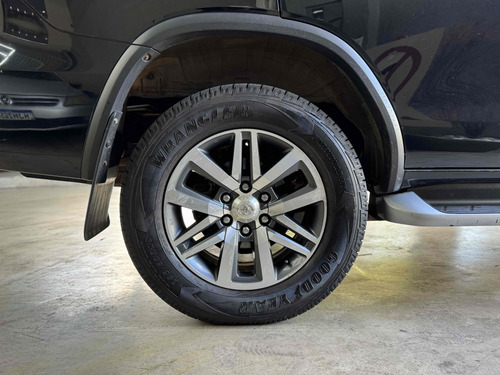Toyota Hilux SW4 2.8 SRX 4X4 7 LUGARES 16V TURBO INTERCOOLER DIESEL 4P AUTOMÁTICO
