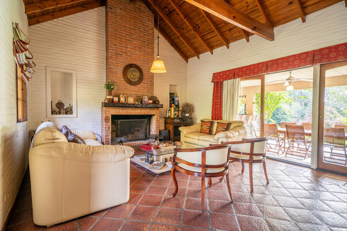 Venta Casa En Bella Vista En Barrio Cerrado