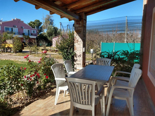 Bodega En Venta - 9 Dormitorios 4 Baños - Cocheras - 85.039mts2 - San Rafael, Mendoza
