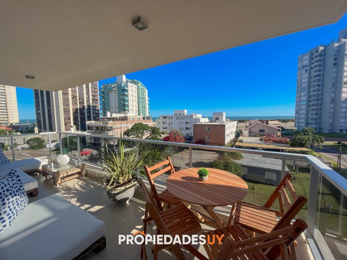 Apartamento De 2 Dormitorios En Venta Punta Del Este