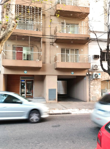 Imagen 1 de 7 de Cochera En Macrocentro P.b. Fácil Acceso