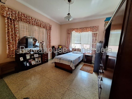 Bella Casa De 2 Pisos ,bien Distribuida En Venta Ubicada En Las Acacias 25-16813