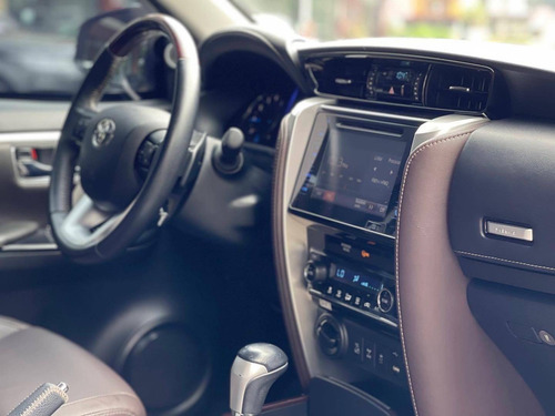 Imagem 8 de 8 de Toyota Hilux Sw4 4.0 Srx 4x4 7 Lugares V6 24v Gasolina 4p