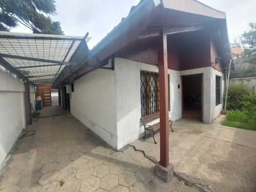 Se Vende Amplia Y Cómoda Propiedad Con Excelente Ubicación