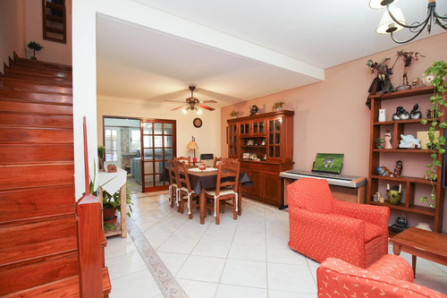 Venta | Amplio Duplex De 3 Dormitorios Playroom. Jardín Propio.