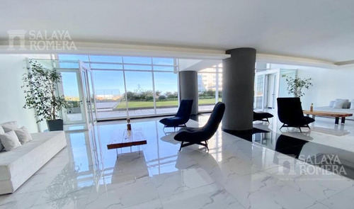 Imagen 18 de 25 de Venta Departamento En Playa Brava, Torre De Categoria, 2 Dormitorios Dependencia De Servicio