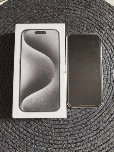 Apple iPhone 15 Pro (1 Tb) - Titanio Blanco Poco Uso 99% Vida Util (Usado)