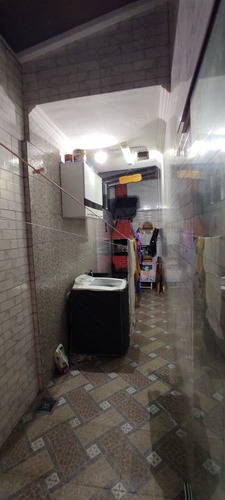 Sobrado De 2 Dorm. Com Sacada E Área De Churrasqueira.