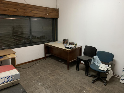Venta Galpón Con Oficina Barrio Azcuenaga Permuta Excelente Estado
