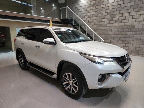 Imagen 14 de 17 de Toyota Sw4 2.8 Srx 177cv 4x4 7as At 2017