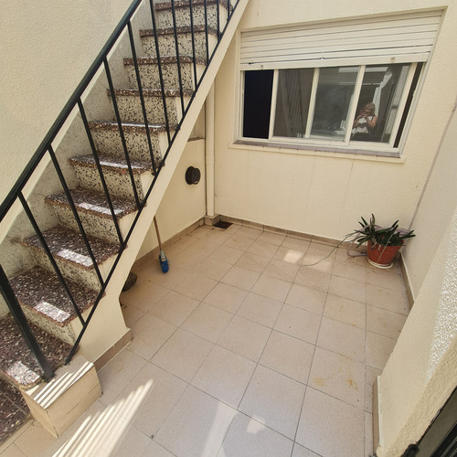 Departamento Tipo Ph 1 Piso Por Escalera Con Terraza Y Patio