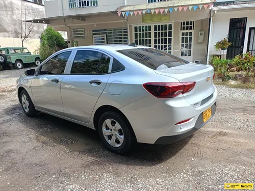 Chevrolet Onix lt