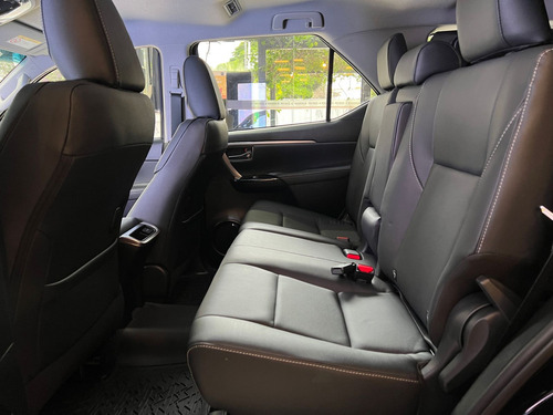 Toyota Hilux SW4 2.8 D-4D TURBO DIESEL SRX PLATINUM 7L 4X4 AUTOMÁTICO