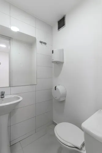 Local En Arriendo/venta En Chapinero Alto. Cod A22221