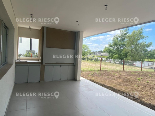 Imagen 16 de 26 de Casa Chalet En Venta Ubicado En San Juan, Villanueva, Tigre