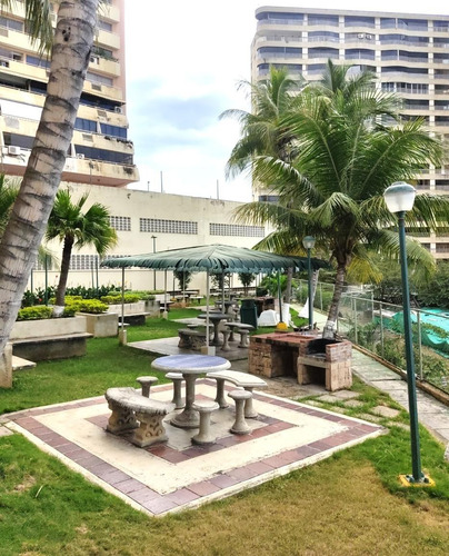 Imagen 28 de 30 de Vendo Apartamento 81 M2, 2h, 2b, 1 Pto Catia La Mar, Vargas