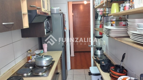 Departamento En Venta De 2 Dorm. En Santiago