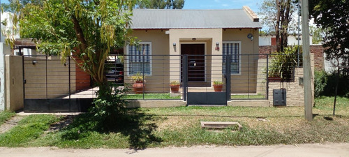 Venta Casa 2 Dormitorios Villa Allende Con Cochera