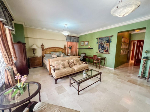 La Esperilla, Apartamento Amueblado De 3 Habitaciones!