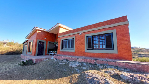 Venta: Casa - 2 Dormitorios - Vista Al Lago Y Pileta - Apta Credito - Villa Carlos Paz
