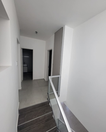 Imagen 17 de 28 de Claros Del Bosque / Village, Duplex De 3 Dormitorios, Escritorio, Pileta, Asador